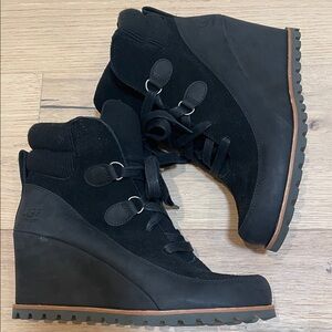 UGG Wedge Boot in Black